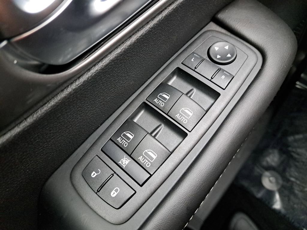 New 2026 Chrysler Pacifica Select FWD image 26
