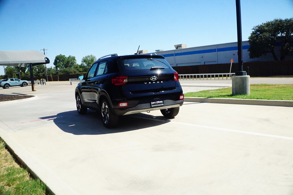 New 2026 Hyundai Venue SEL FWD image 6