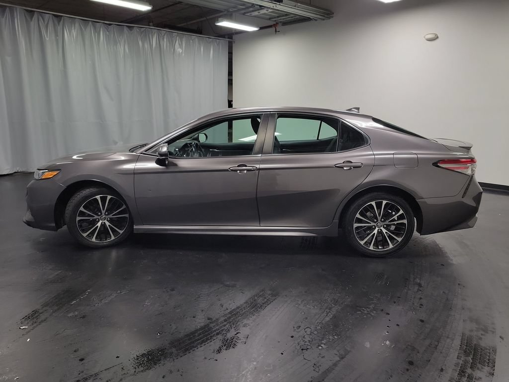 Used 2019 Toyota Camry SE FWD image 5