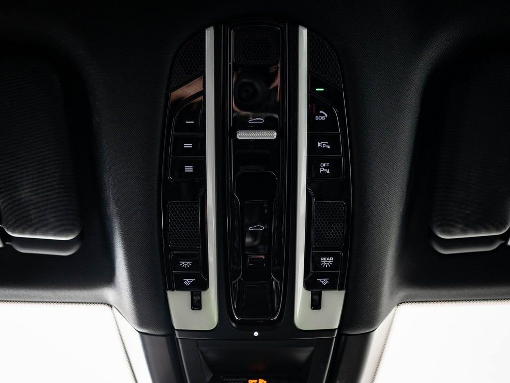 Certified 2022 Porsche Cayenne E-Hybrid w/ Premium Package image 43