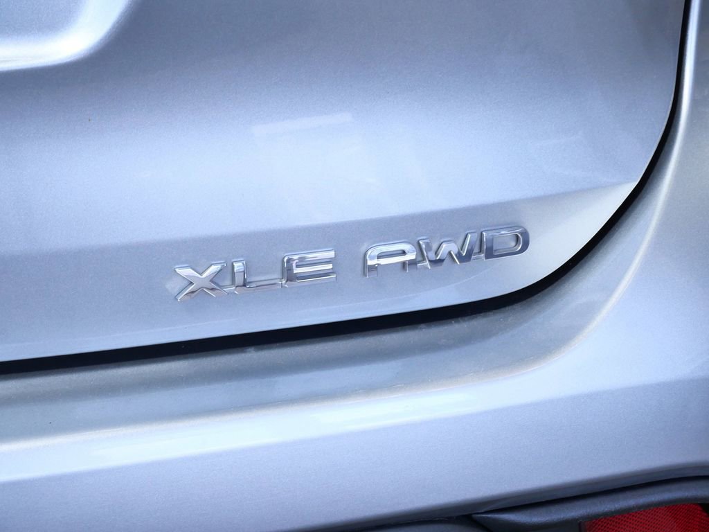 Used 2020 Toyota Highlander XLE image 9