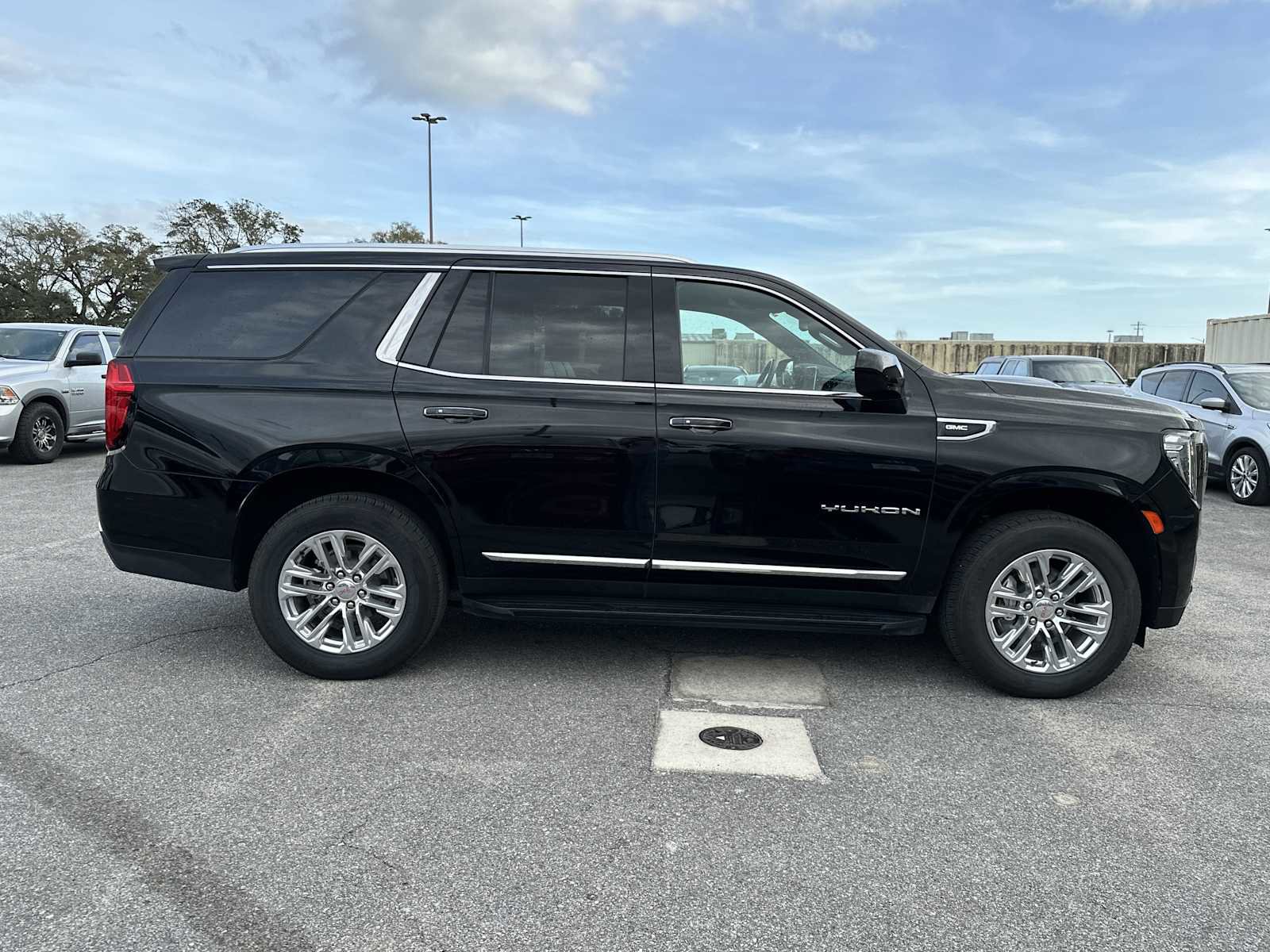 Used 2024 GMC Yukon SLT image 10