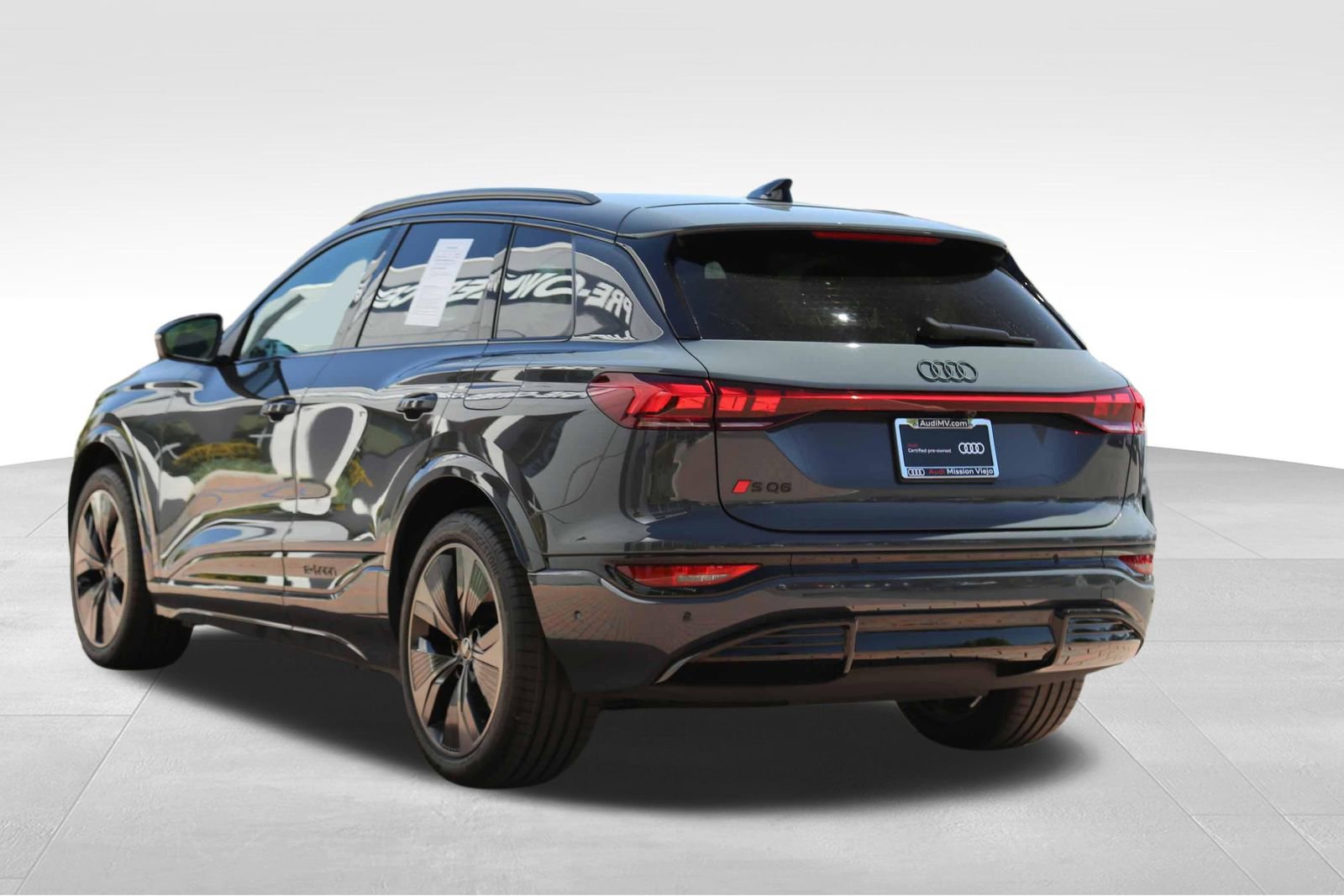Certified 2025 Audi SQ6 e-tron Prestige AWD/4WD image 4