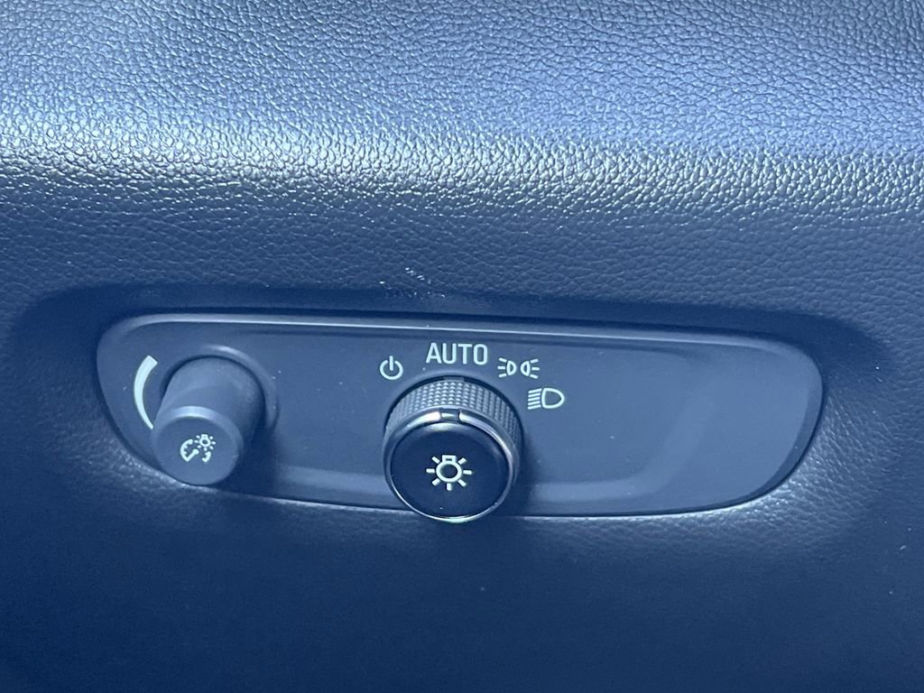 Used 2022 Chevrolet Traverse LT image 14