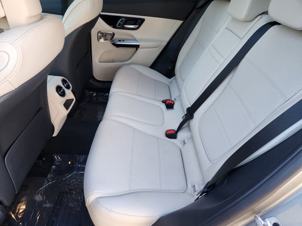 Used 2024 Mercedes-Benz GLC 300 4MATIC image 32