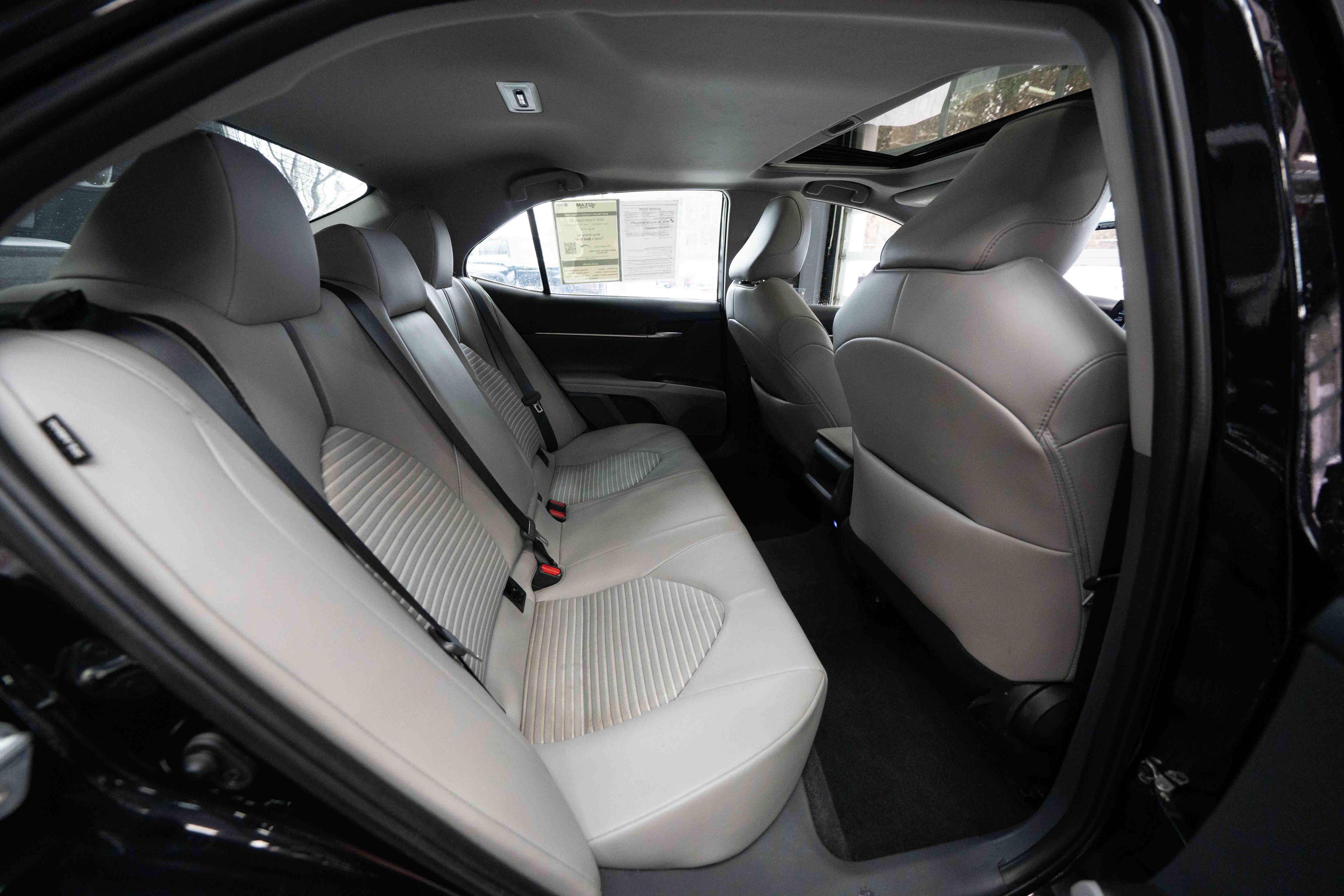 Used 2024 Toyota Camry SE w/ Convenience Package image 24