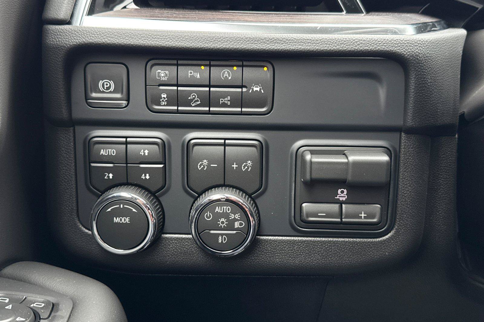 New 2026 Chevrolet Suburban LT w/ Comfort Package AWD/4WD image 35