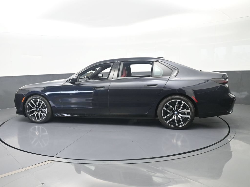 Used 2025 BMW 740i xDrive AWD/4WD image 3