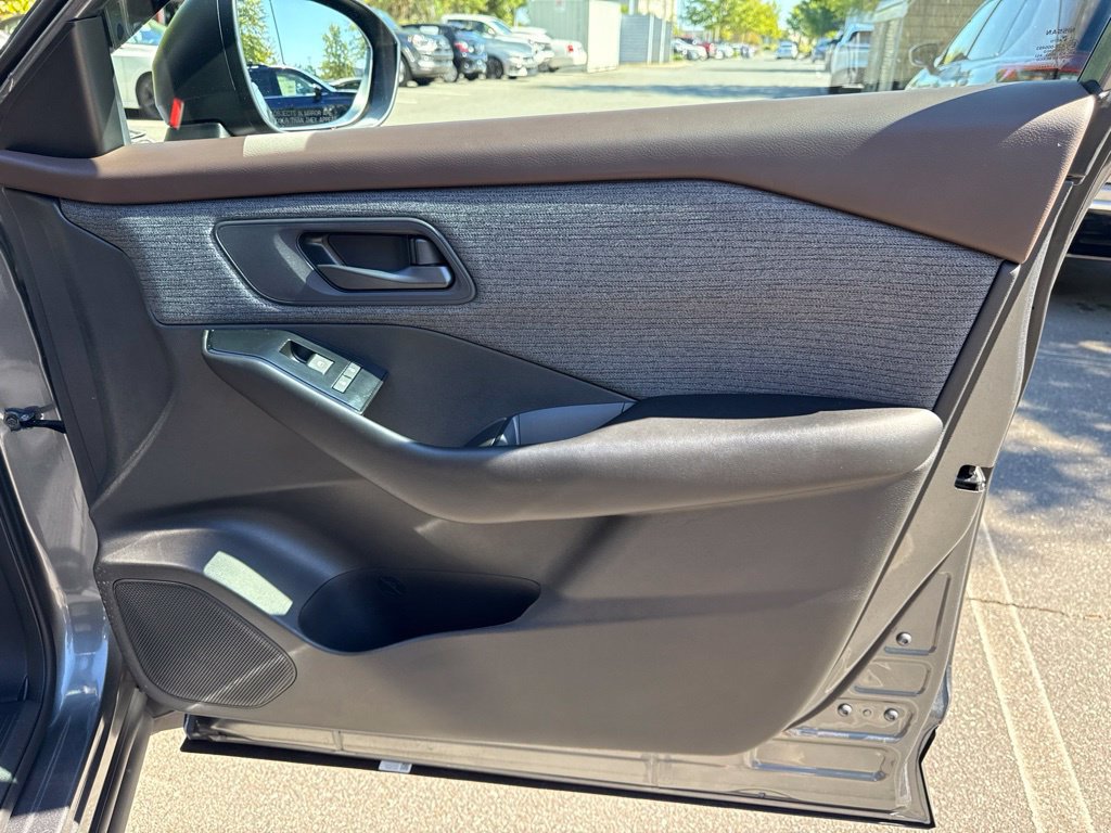 Used 2023 Nissan Rogue S FWD image 32