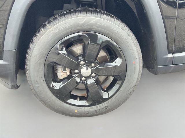 Used 2017 Jeep Compass Latitude w/ Popular Equipment Group image 28