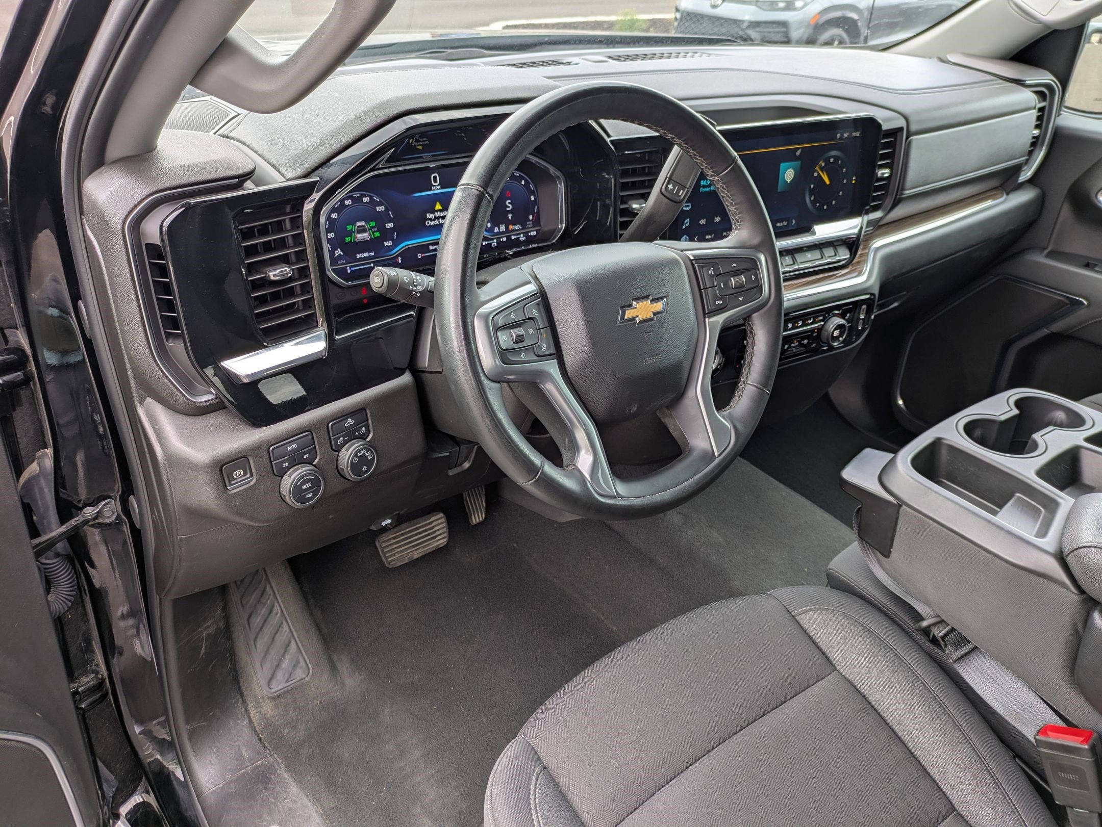 Used 2024 Chevrolet Silverado 1500 LT AWD/4WD image 17