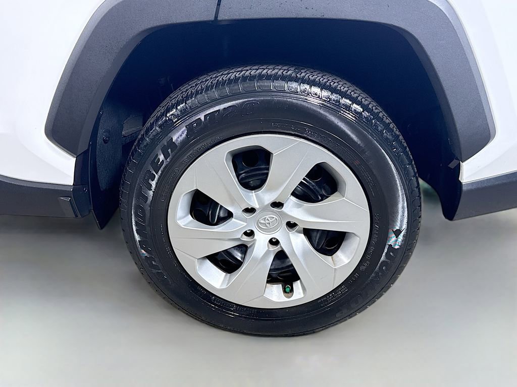 Certified 2021 Toyota RAV4 LE image 28