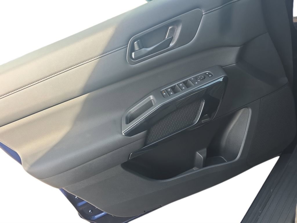 New 2025 Nissan Pathfinder SV w/ SV Premium Package image 17