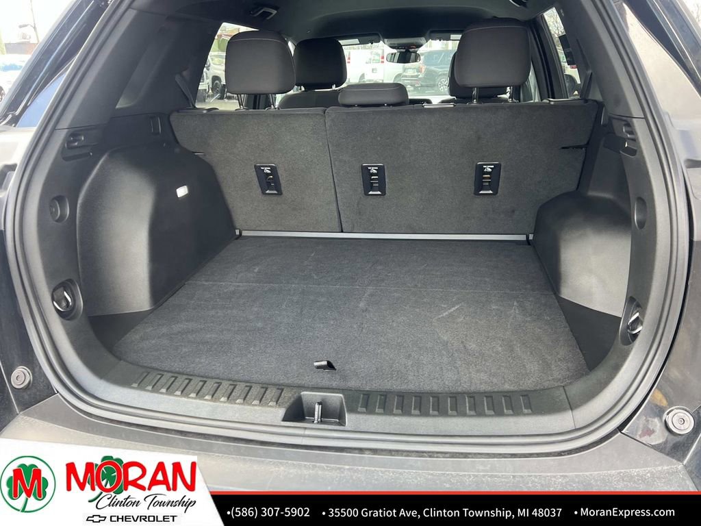 Used 2025 Chevrolet Equinox LT image 12