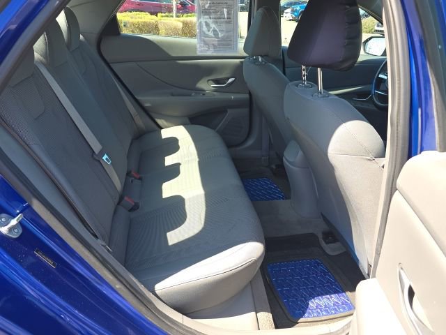 Used 2023 Hyundai Elantra SE w/ Preferred Accessory Package FWD image 10