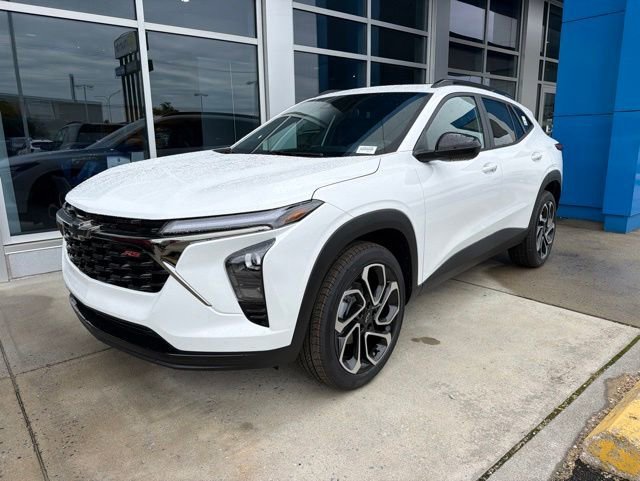New 2026 Chevrolet Trax RS w/ Sunroof Package FWD image 3