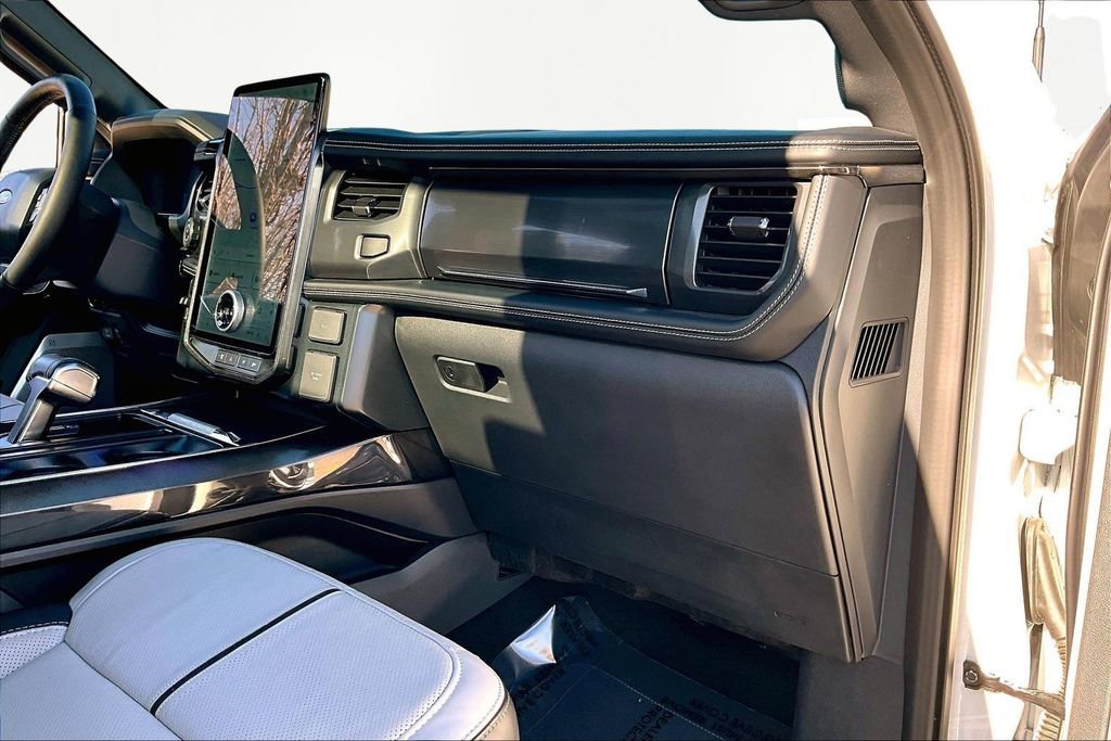 Used 2025 Ford F150 Lightning Platinum image 17