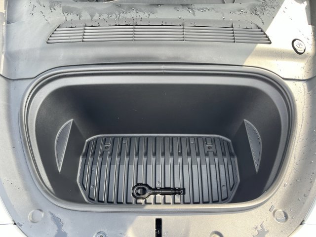 Used 2023 Tesla Model Y Long Range AWD/4WD image 23