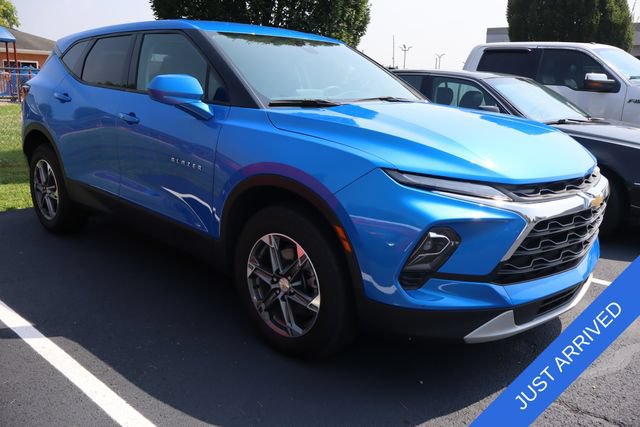 Used 2025 Chevrolet Blazer LT AWD/4WD image 3