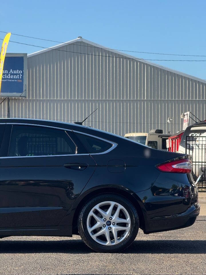 Used 2015 Ford Fusion SE w/ Equipment Group 202A FWD image 16