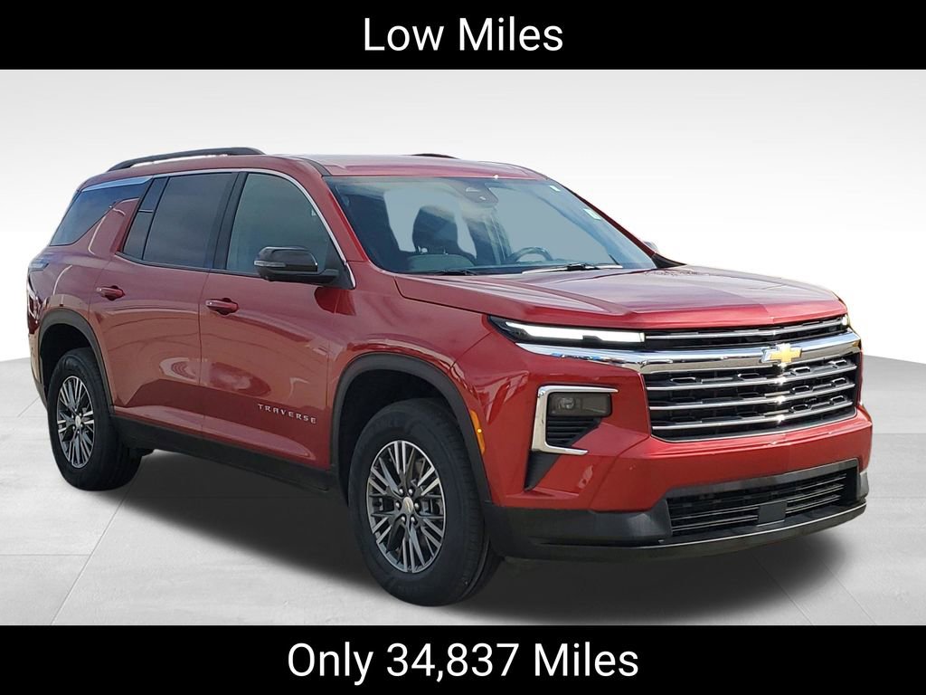Used 2024 Chevrolet Traverse LT w/ Trailering Package image 2
