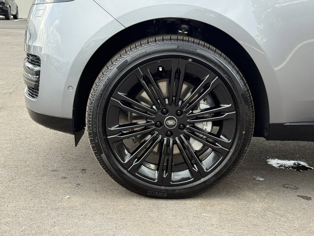 New 2025 Land Rover Range Rover Long Wheelbase SE image 9