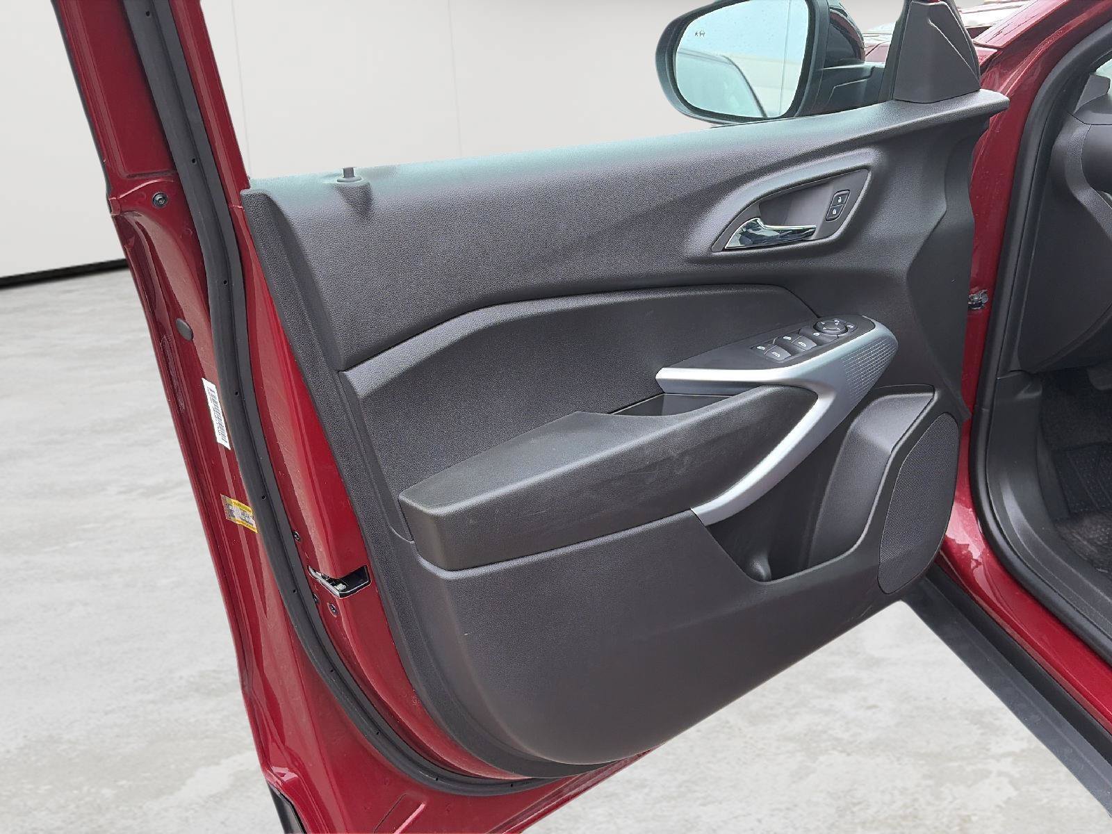 Certified 2024 Chevrolet Trax RS FWD image 12