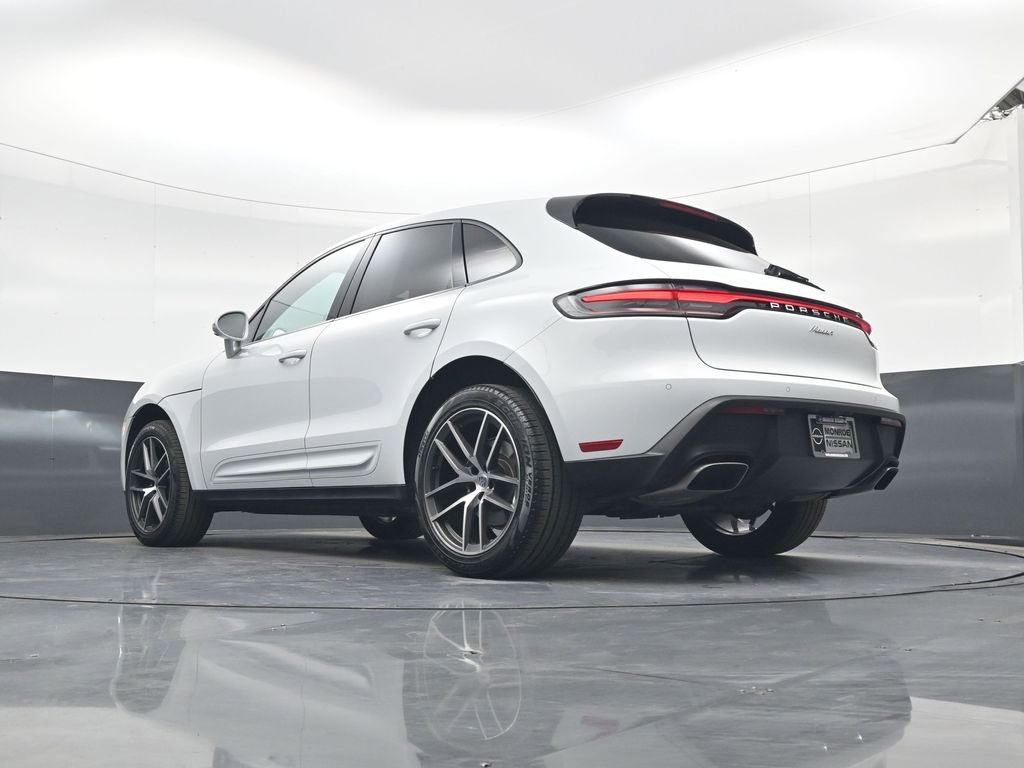 Used 2025 Porsche Macan AWD/4WD image 25