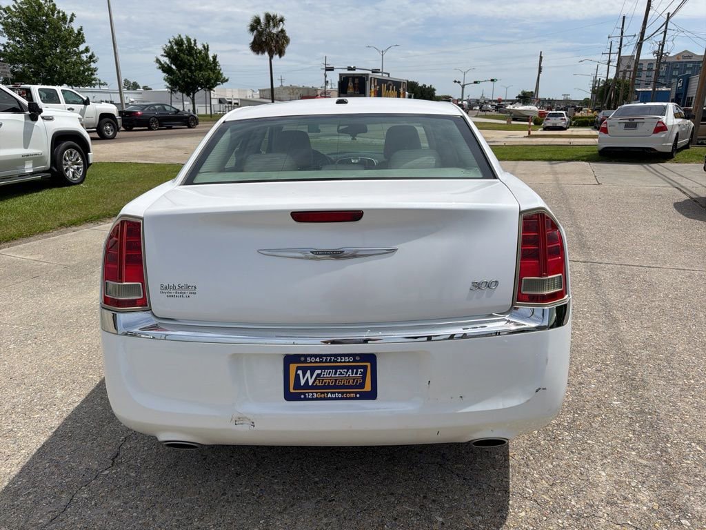 Used 2011 Chrysler 300 RWD image 4
