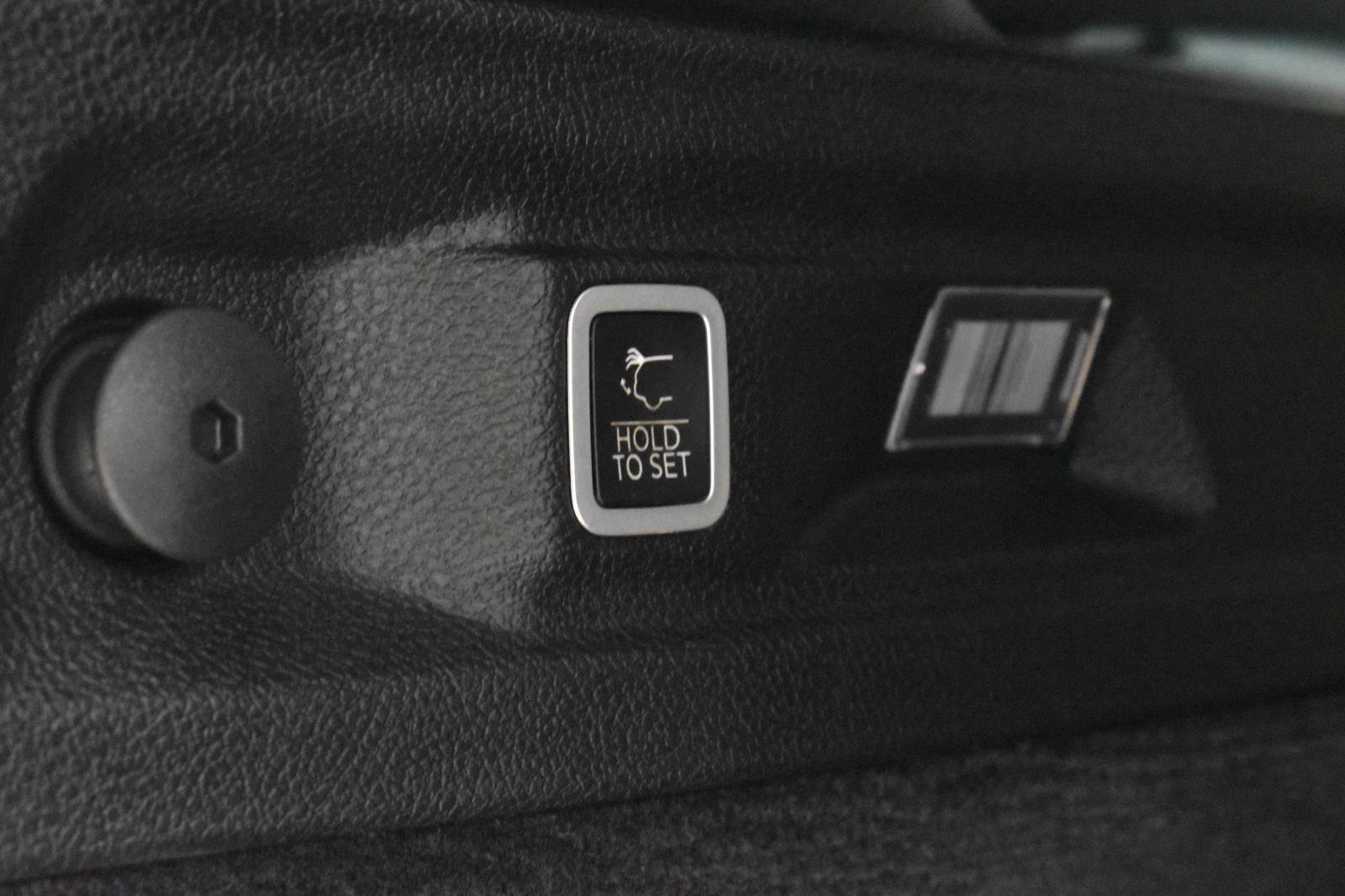 Used 2023 Jeep Grand Cherokee L Summit w/ Advanced Protech Group IV image 31