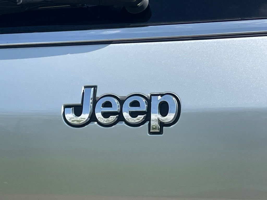 Used 2023 Jeep Grand Cherokee L Laredo AWD/4WD image 22