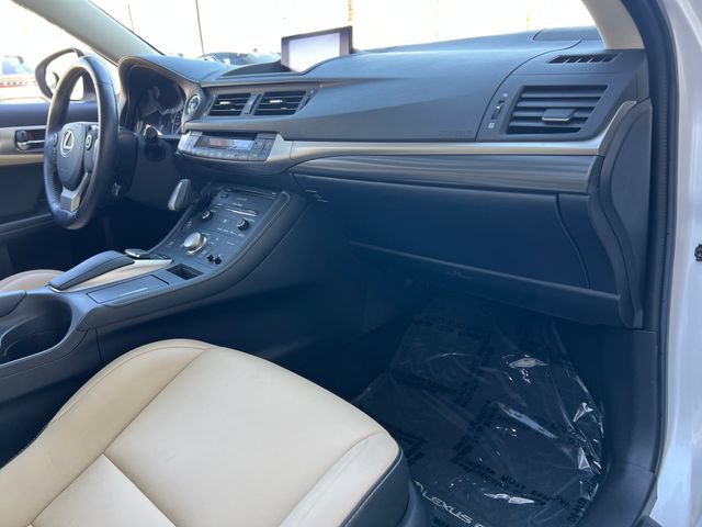 Used 2016 Lexus CT 200h w/ Navigation Package FWD image 46