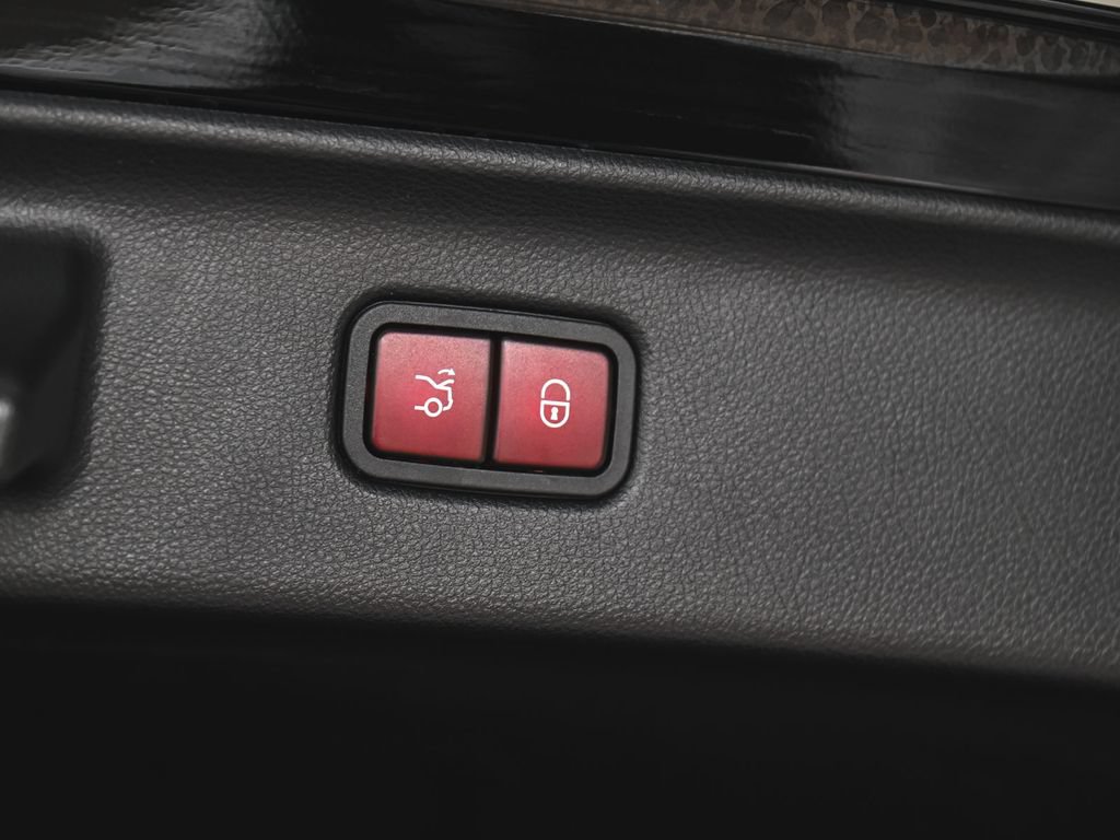 Used 2023 Mercedes-Benz S 500 4MATIC w/ AMG Line image 39