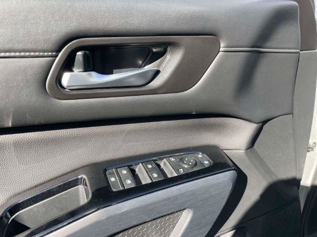 Used 2025 Nissan Pathfinder SL AWD/4WD image 17