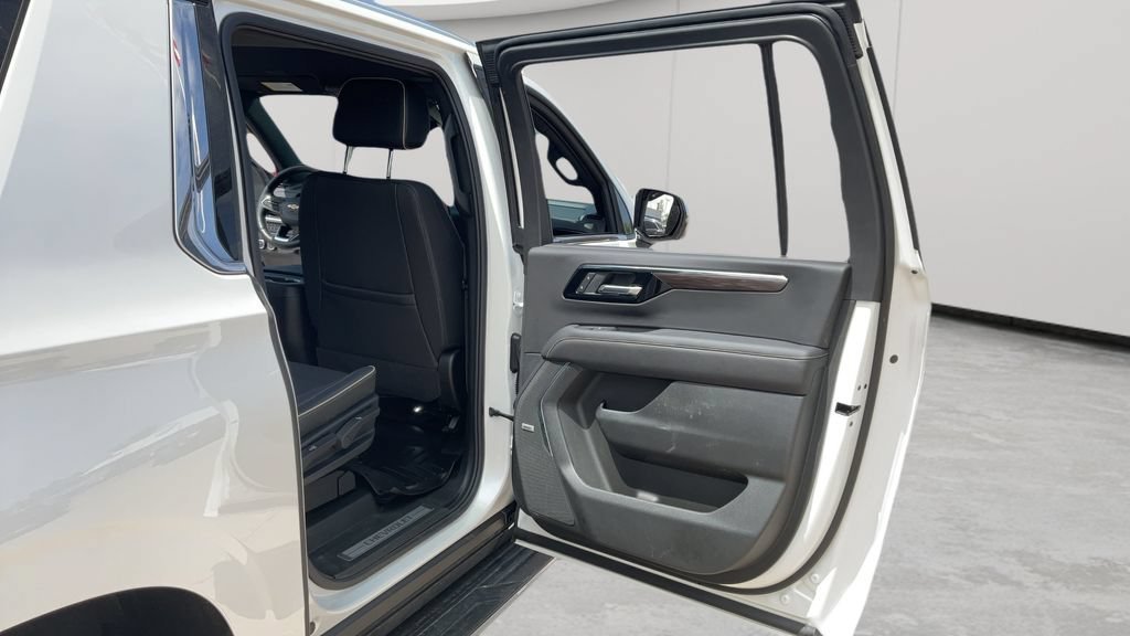 Used 2025 Chevrolet Suburban Premier AWD/4WD image 69