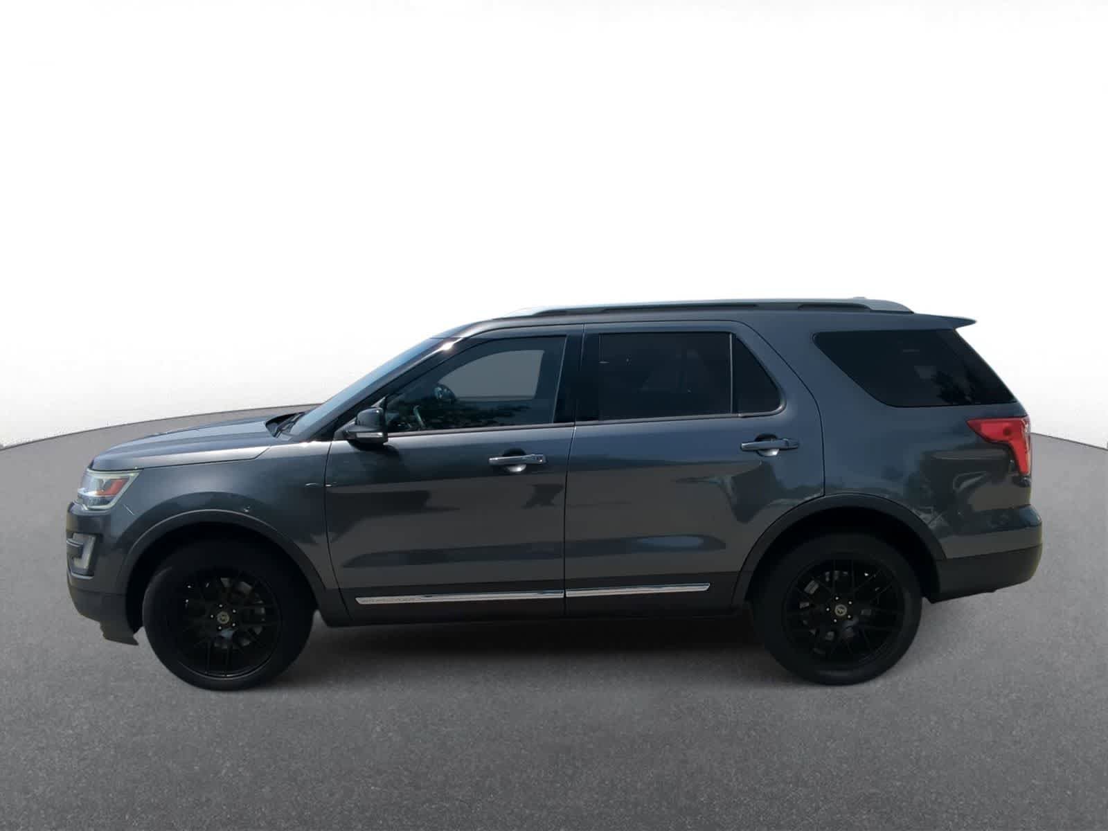 Used 2017 Ford Explorer XLT w/ Equipment Group 202A AWD/4WD image 5