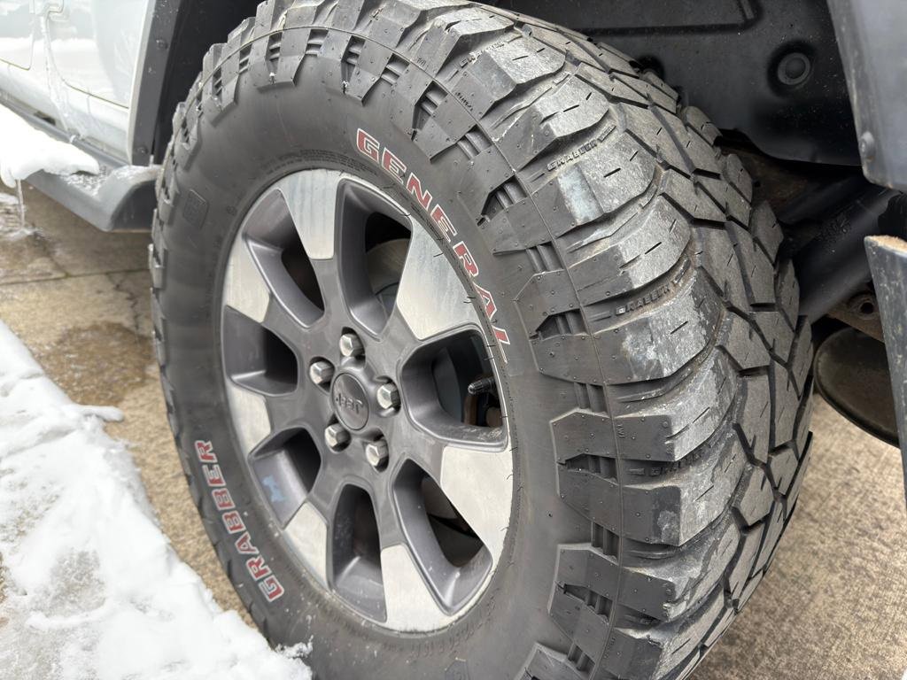 Used 2018 Jeep Wrangler Unlimited Sahara w/ Dual Top Group image 35