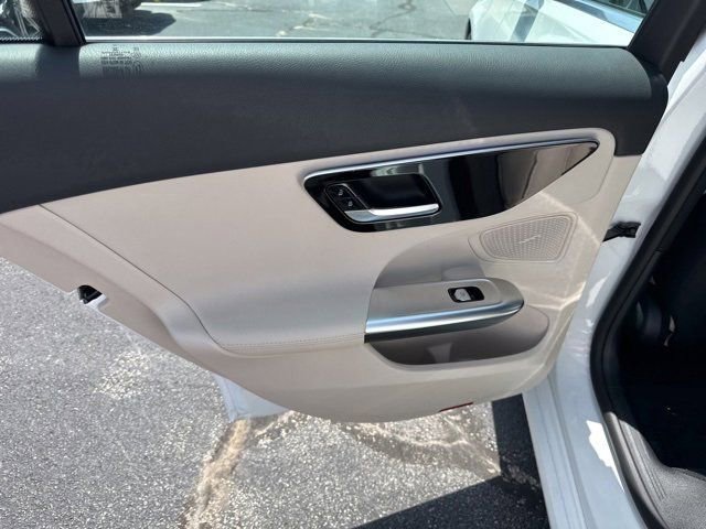 New 2025 Mercedes-Benz C 300 Sedan image 12