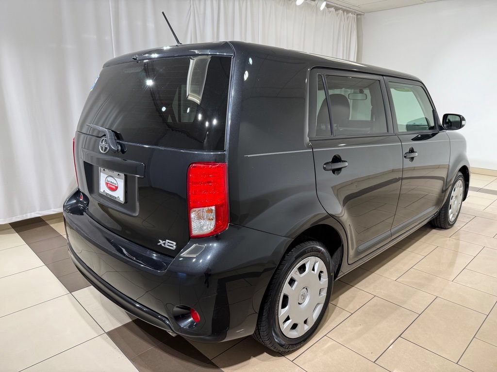 Used 2015 Scion xB FWD image 5