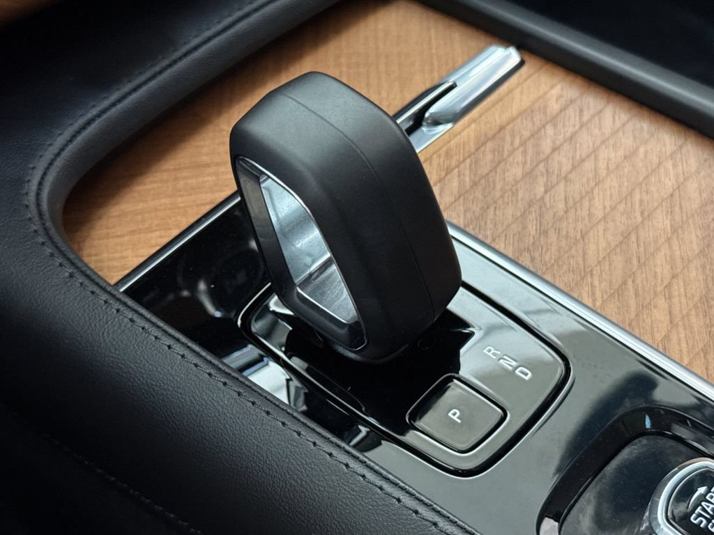 Certified 2023 Volvo XC90 B5 Plus AWD/4WD image 22