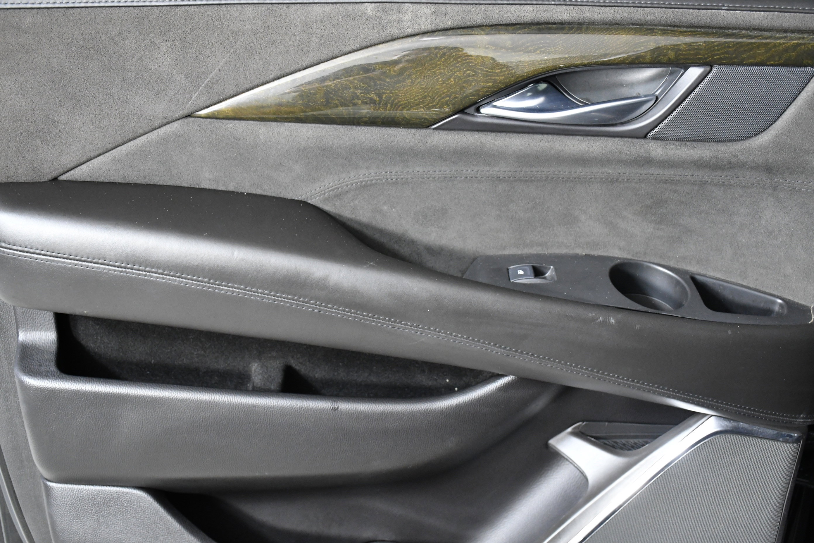 Used 2017 Cadillac Escalade ESV Platinum image 24