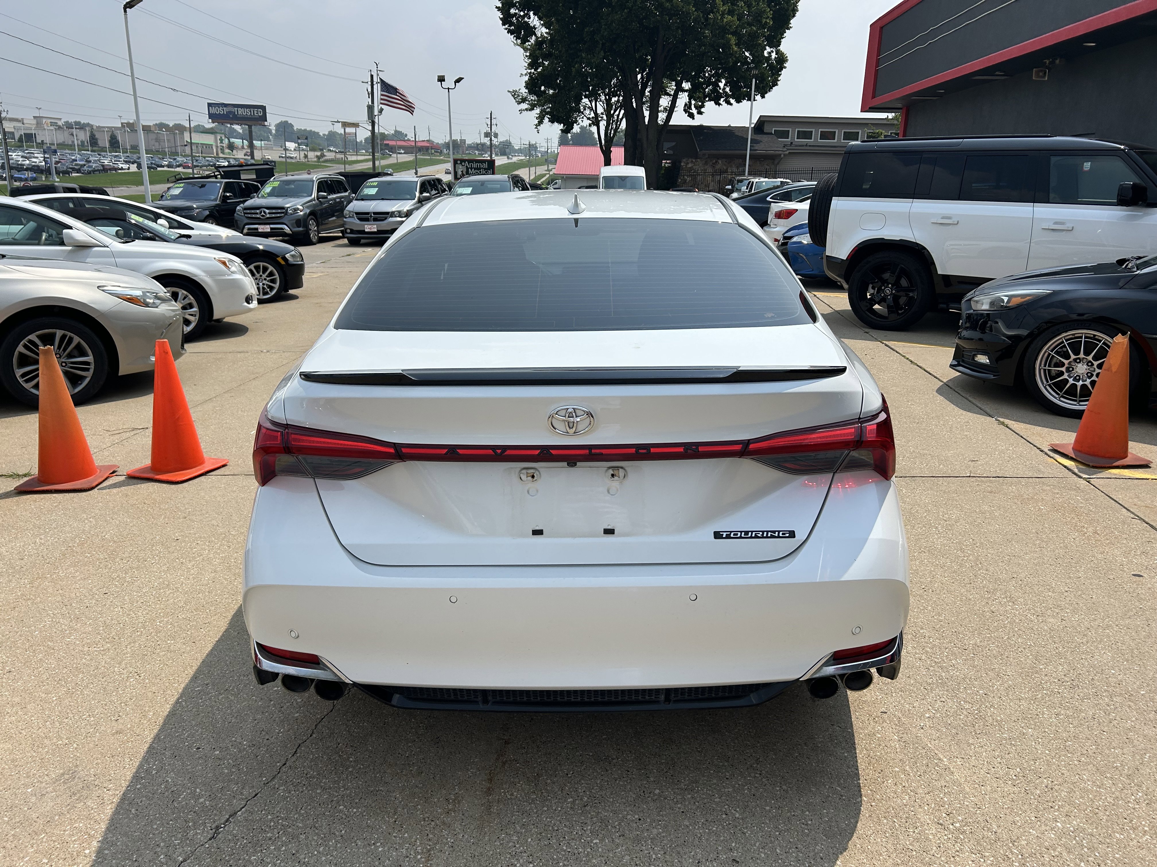 Used 2019 Toyota Avalon Touring image 6