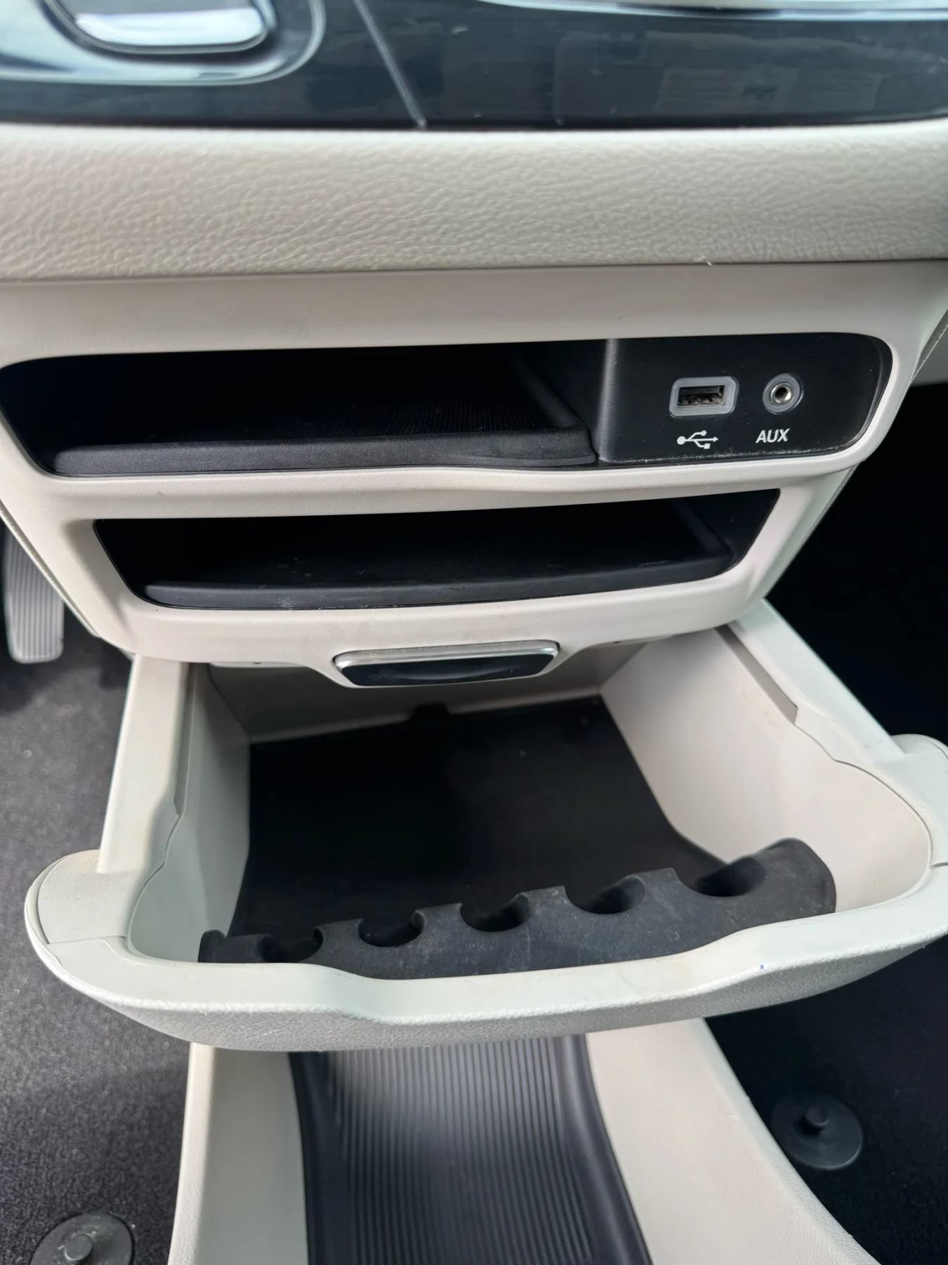 Used 2019 Chrysler Pacifica Touring-L FWD image 16