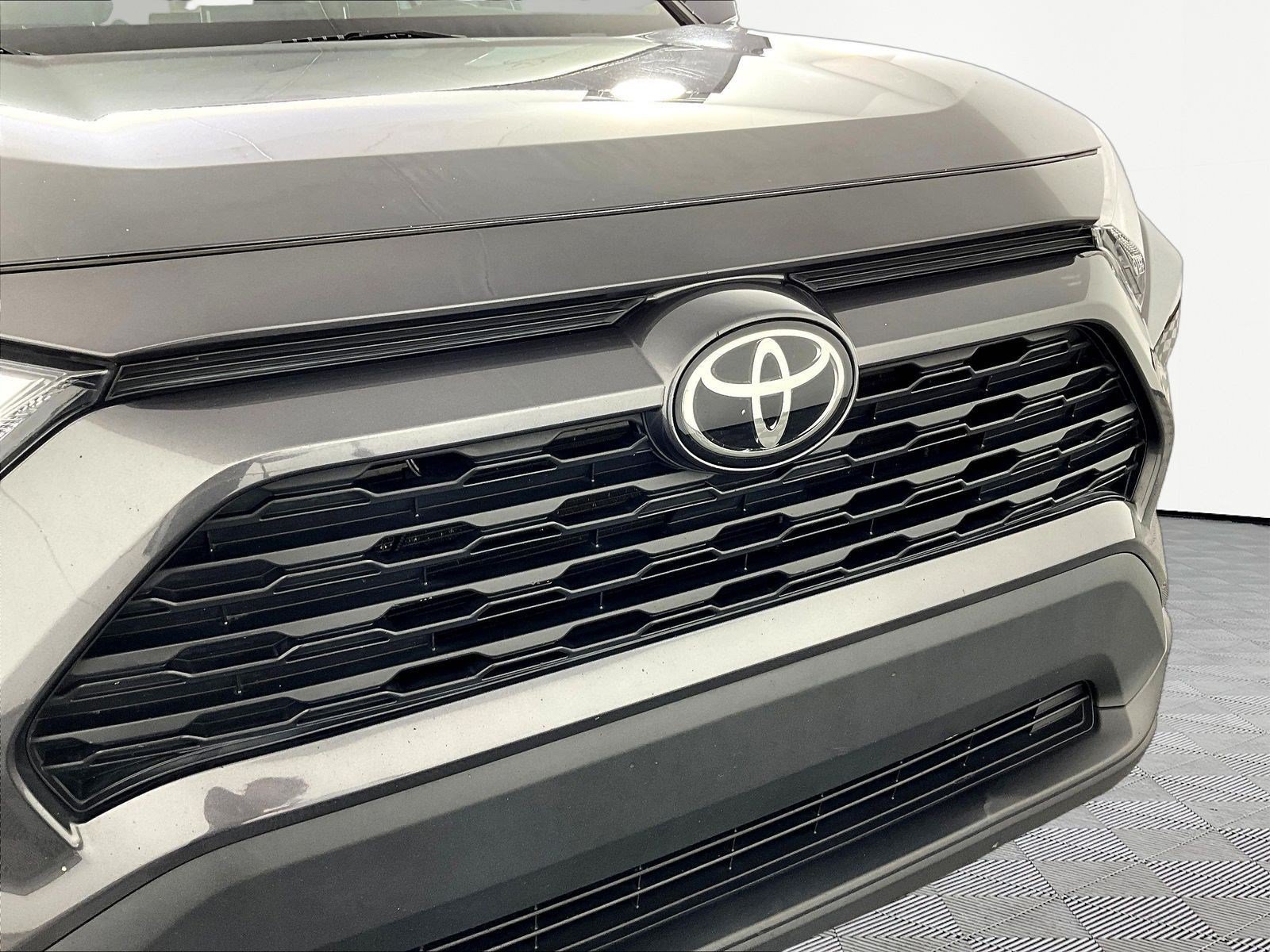 Used 2022 Toyota RAV4 XLE FWD image 34
