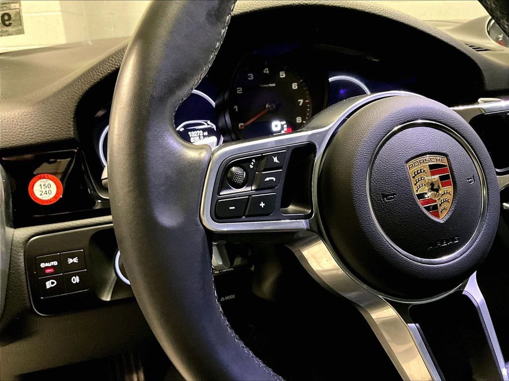 Certified 2023 Porsche Cayenne Platinum Edition image 23