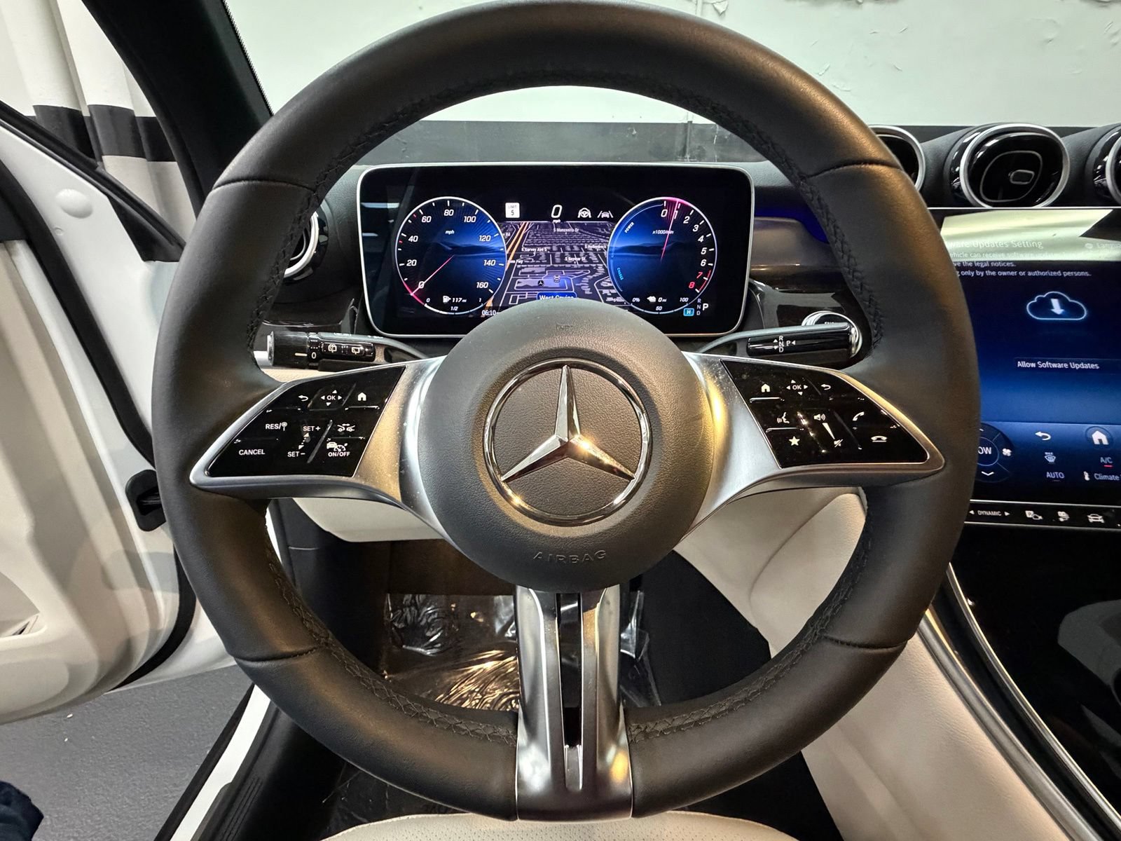 Certified 2025 Mercedes-Benz GLC 350e 4MATIC image 28