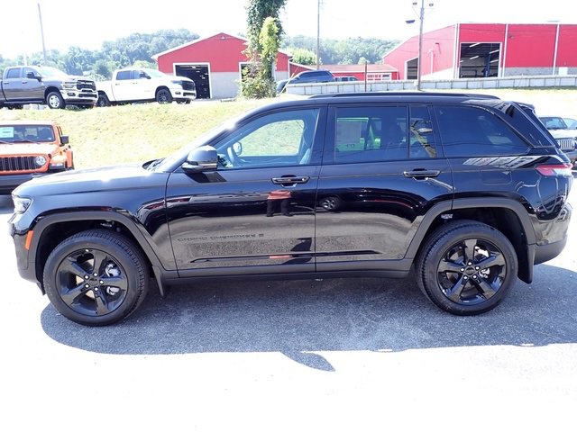 New 2025 Jeep Grand Cherokee Limited w/ Black Appearance Package image 2