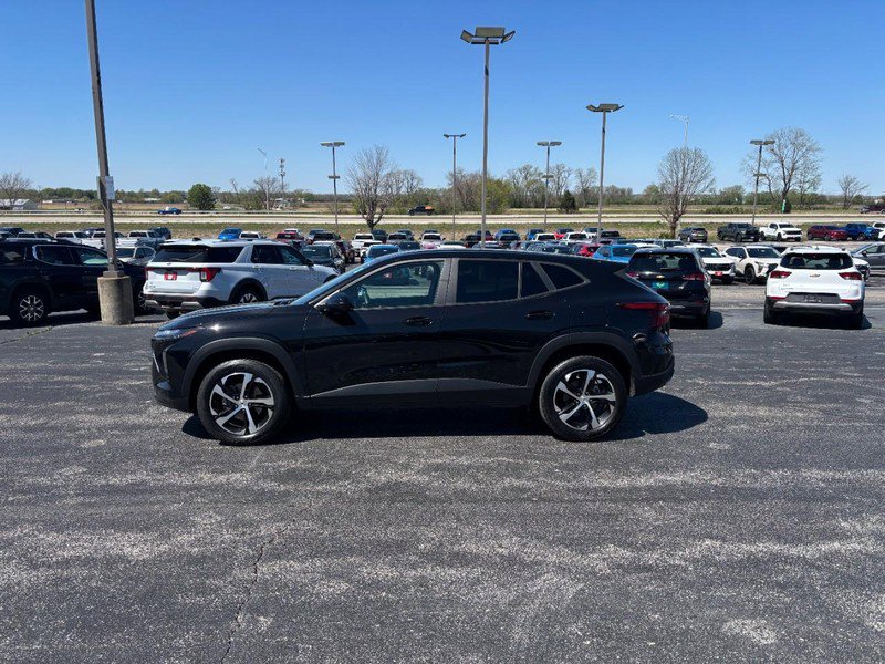 Certified 2024 Chevrolet Trax RS w/ Driver Confidence Package image 2
