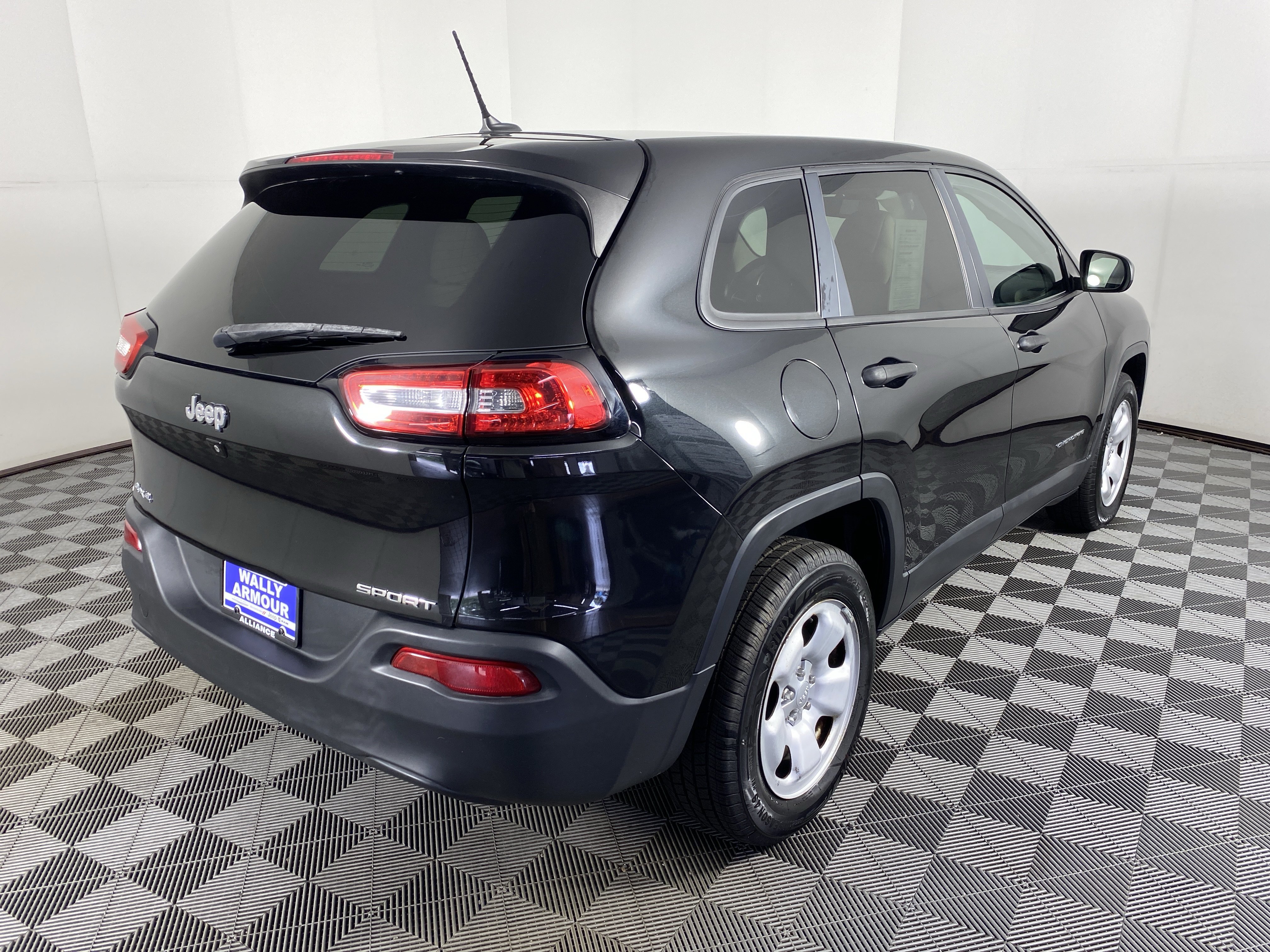 Used 2016 Jeep Cherokee Sport AWD/4WD image 6