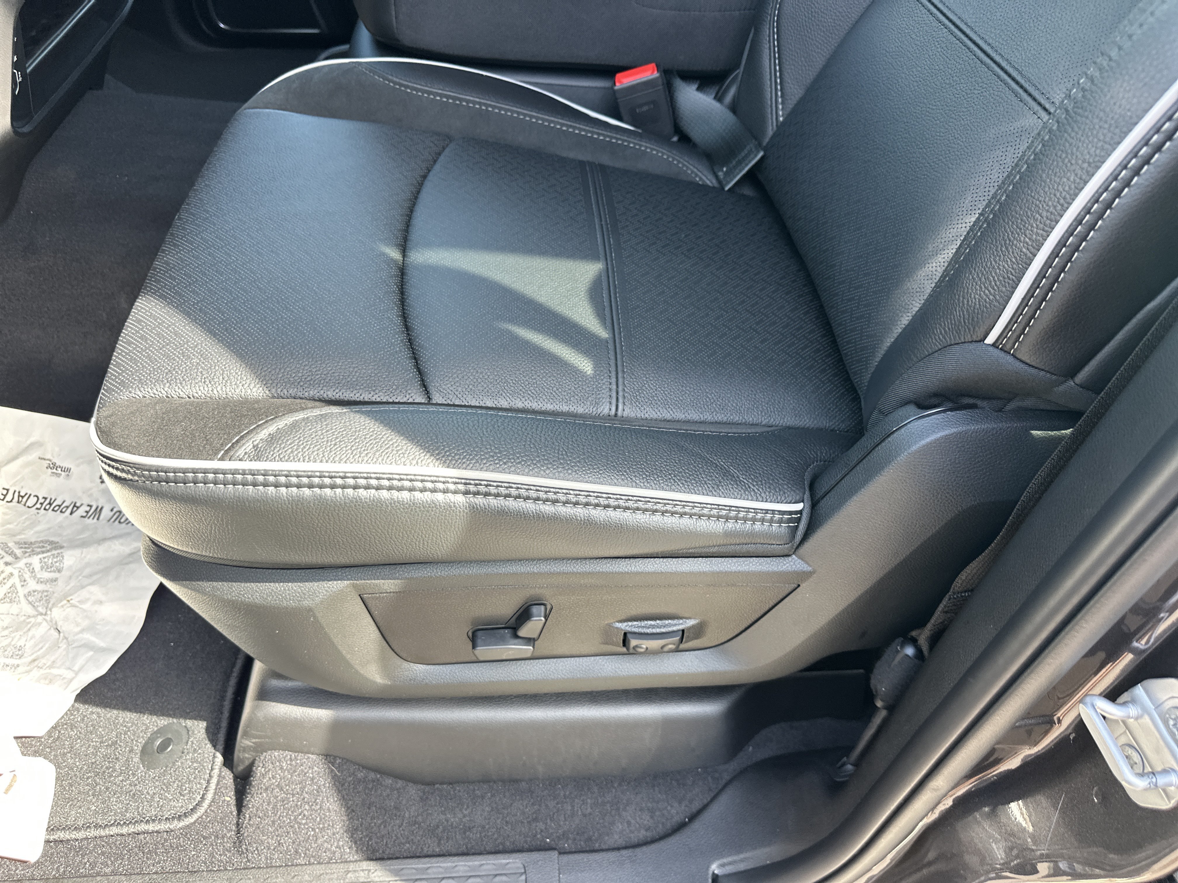 New 2027 RAM 2500 Laramie AWD/4WD image 28